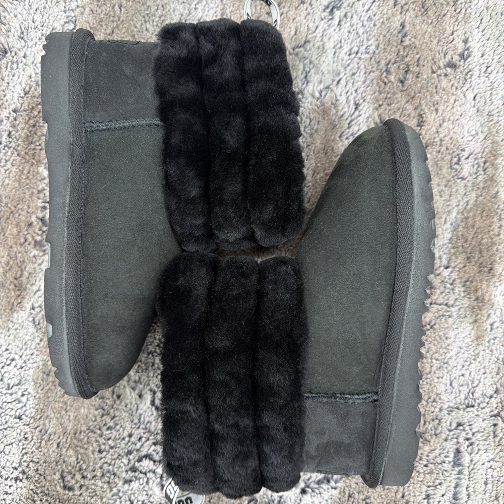 NEW UGG Fluff Mini Quilted Boots Black  SN 1103612K Shearling Logo Size 1 Youth